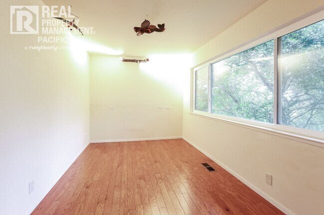 Building Photo - Peaceful 4-Bedroom Retreat in the Oakland ...