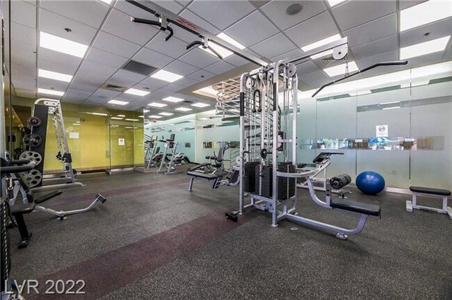 Building Photo - 2-Bedroom Corner Condo with Balcony & Amenities