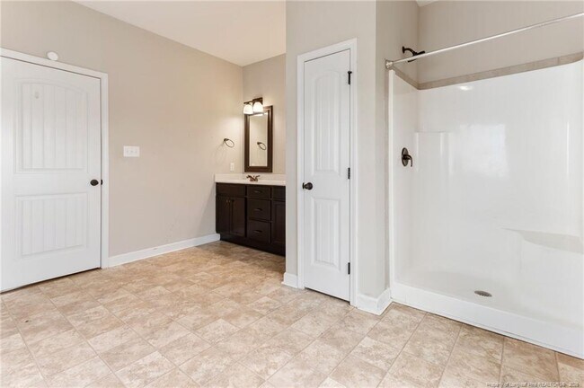 Building Photo - 573 Wedgefield Dr