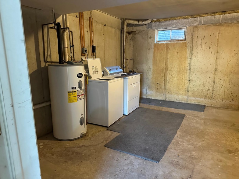 Building Photo - 235 Vista Dr