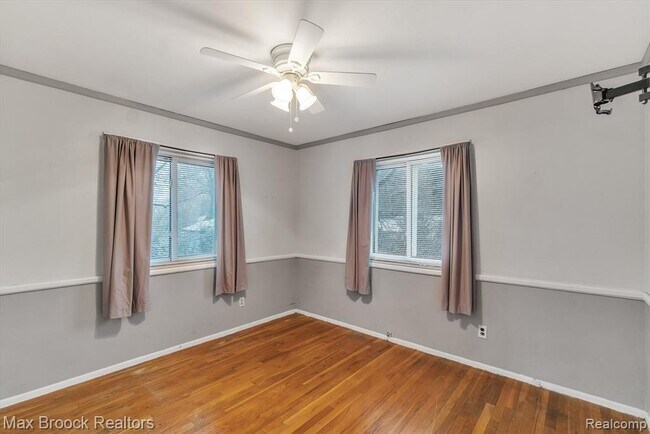 Building Photo - 978 Panorama Dr