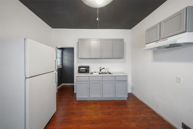 Building Photo - 316 Burr St