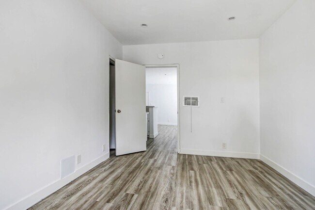 Building Photo - 519 Hill St