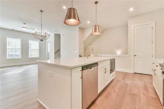 Building Photo - 235 Firefly Cir