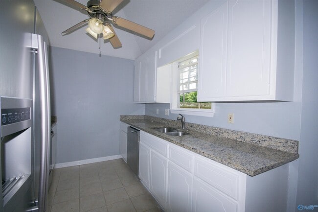 Building Photo - 215 Cypress Creek Dr