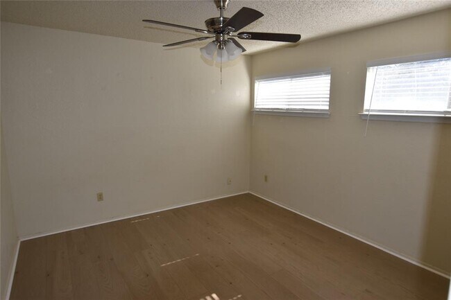 Building Photo - 7703 Islander Dr