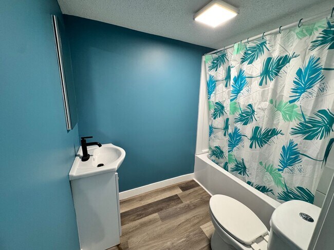 Building Photo - Cute 2 bedroom house in Rock Island