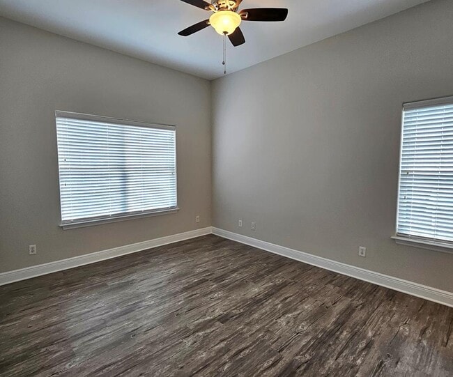 Building Photo - 321 Summercreek Cove