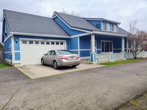 Building Photo - 20152n