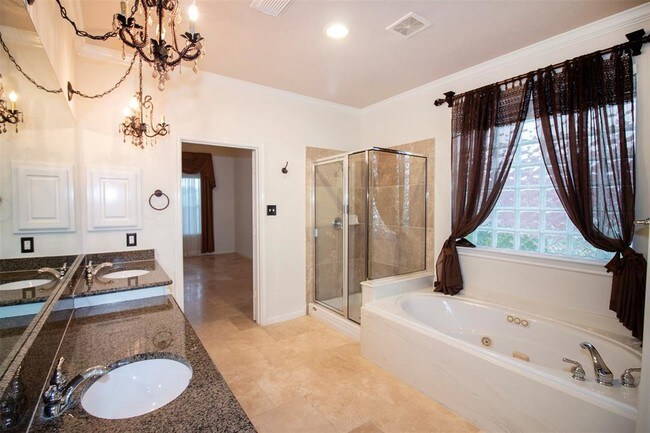 Building Photo - 2218 Longspur Ln