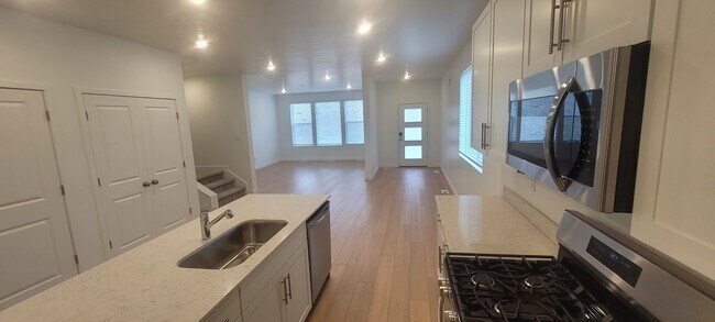 Building Photo - 2284 Wildwood Ln