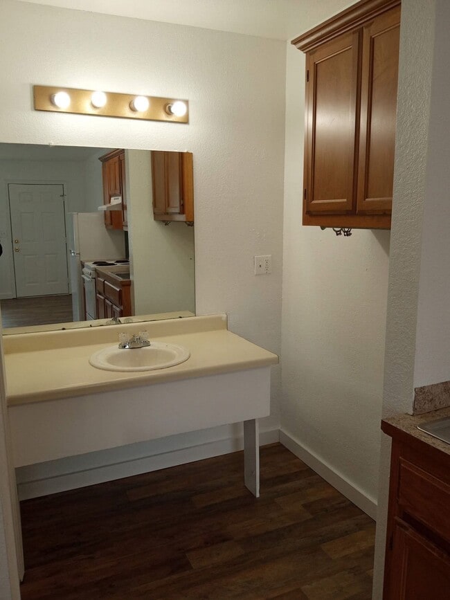 Building Photo - Executive Apartments