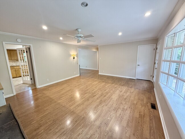 Building Photo - 102 Blueridge Pl