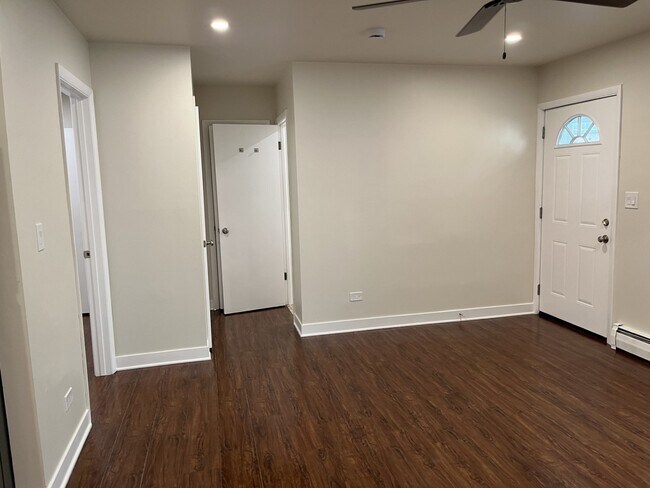 Building Photo - 209 W Maple Ave