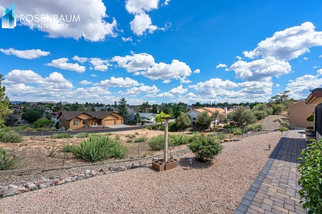 Building Photo - Hilltop 3-beds, 2-baths retreat with Mountain Views in Prescott Country Club!