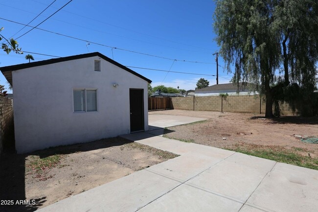 Building Photo - 3822 N 11th Ave