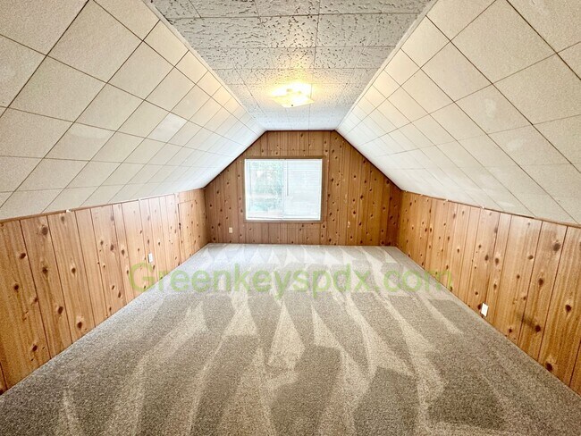 Building Photo - 3-Bedroom, 2-Bathroom House with Attached Garage and Workshop Near Belmont and SE 45th
