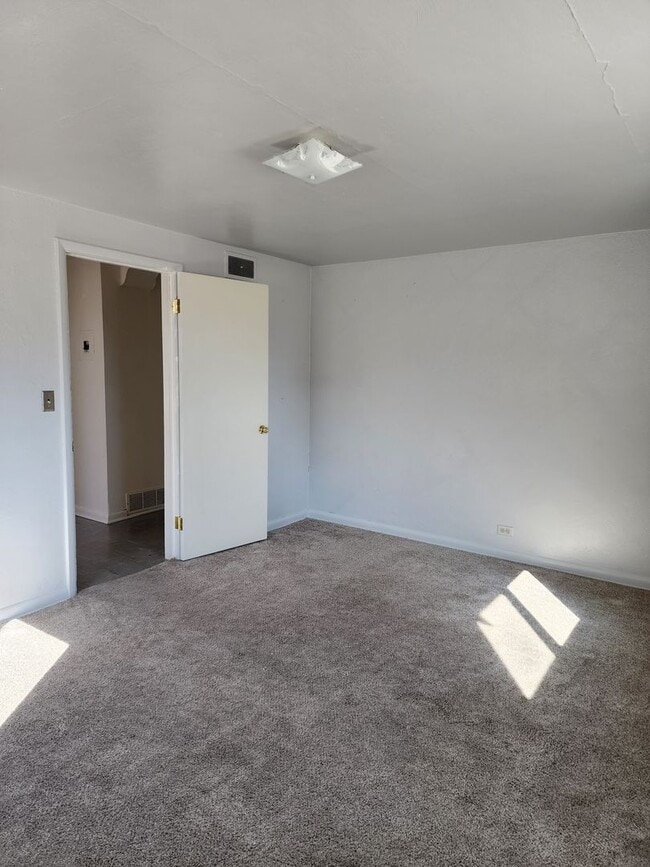 Building Photo - 2076 S Acoma St