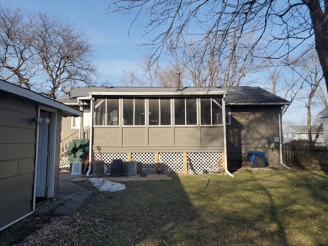 Building Photo - 450 E Mulberry Ct