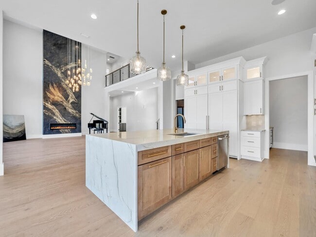 Building Photo - 330 Kelly Plantation Dr