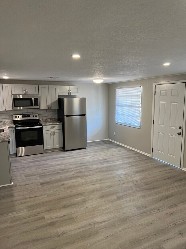 Building Photo - 612 Dogwood Ct
