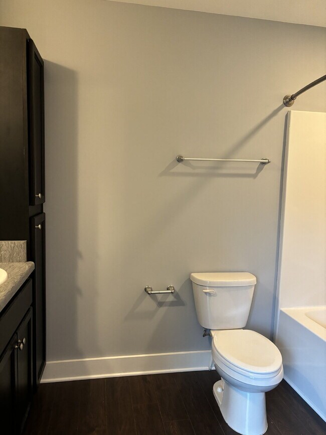 Building Photo - $500 Discount 1st month - 3 bedrooms/2.5 b...