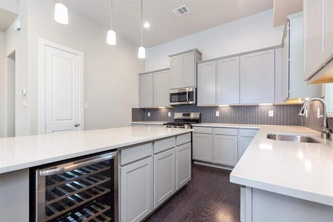 Building Photo - 5836 E Post Oak Ln