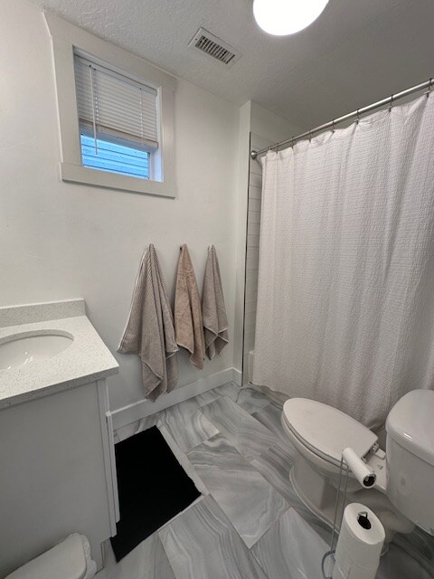 Building Photo - 835 S Edison St