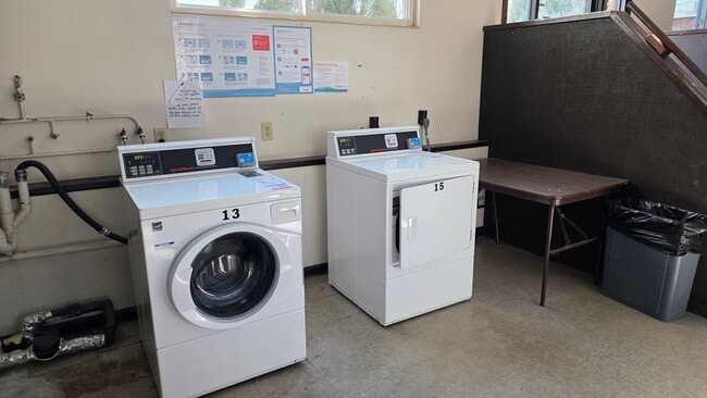 Building Photo - Bright & Sunny 2 Ba / 1 Ba Condominium