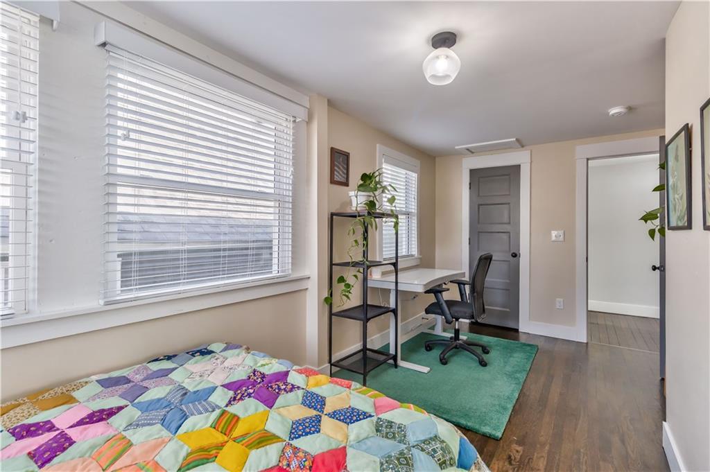 interior-2nd floor: 2nd bedroom - 4244 Holmes St