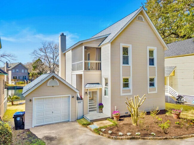 Primary Photo - 777 Lake Frances Dr