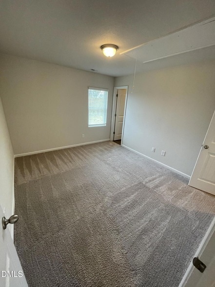 Building Photo - 1102 Peony Ln