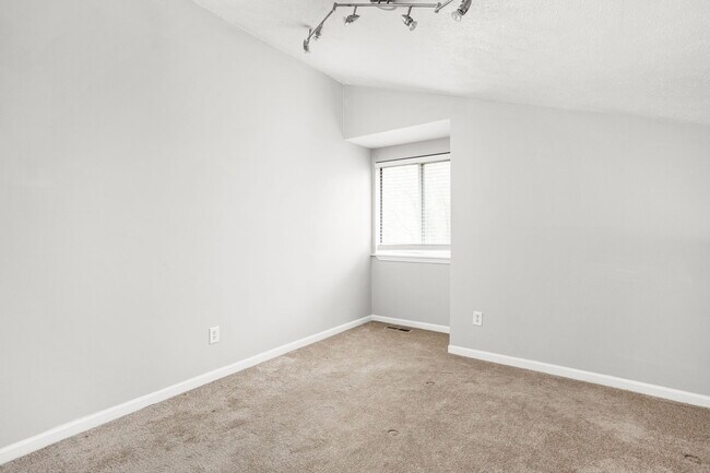 Building Photo - 224 E 13th St