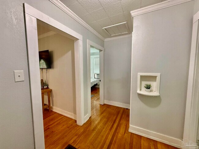 Building Photo - 2624 W De Soto St