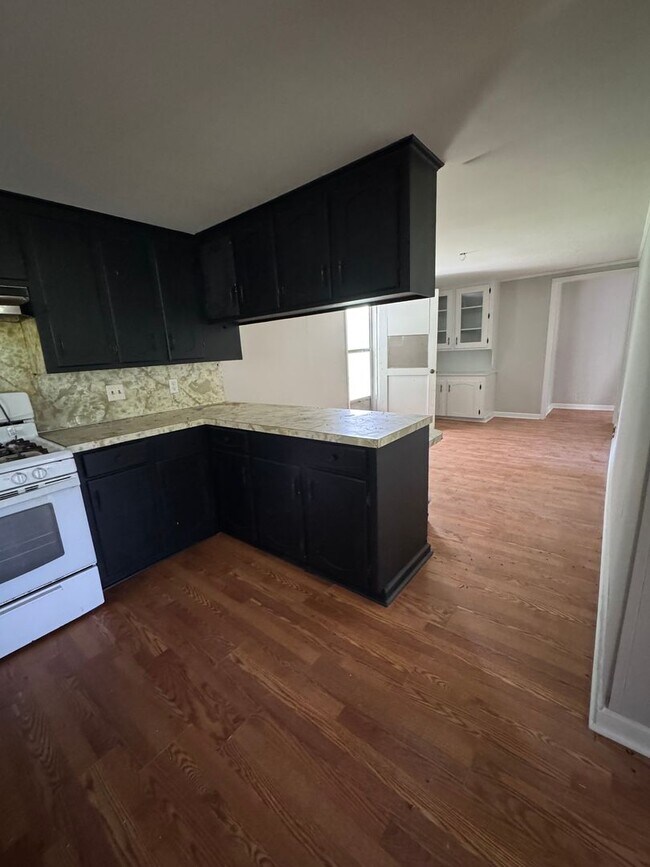 Building Photo - Single Family Residence