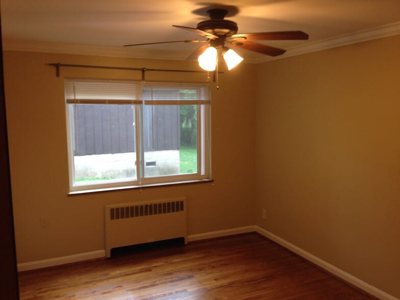 Building Photo - 6018 Woodmont Ave