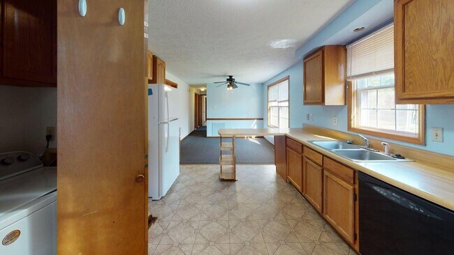 Building Photo - 975 Murray Ln