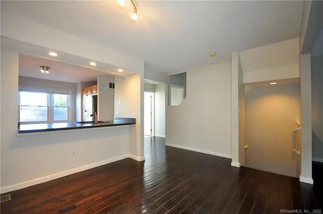 Building Photo - 507 Carlton Ln