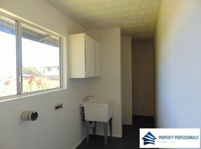 Building Photo - 3 bedroom in HPP