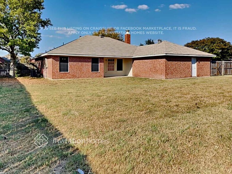 Building Photo - 924 Teakwood Ln
