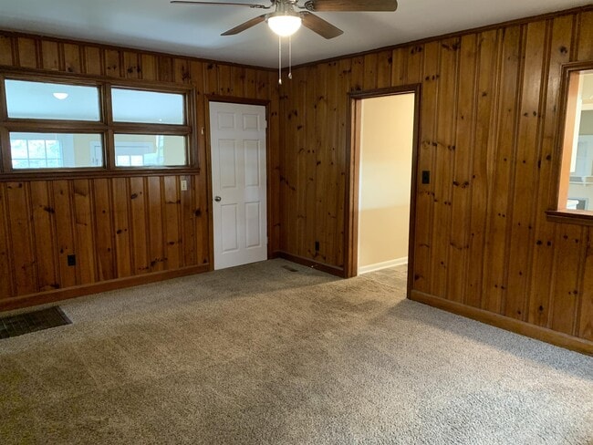 Building Photo - 5421 Pine St