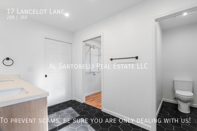 Building Photo - 17 Lancelot Ln