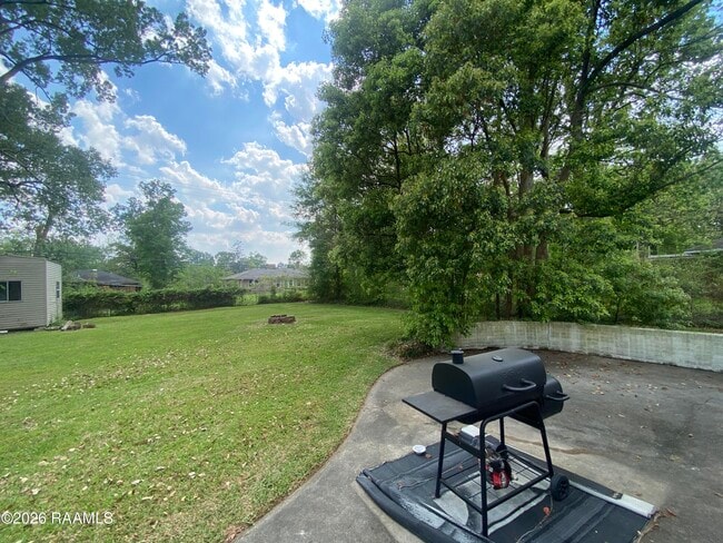 Building Photo - 9922 N Parkview Dr