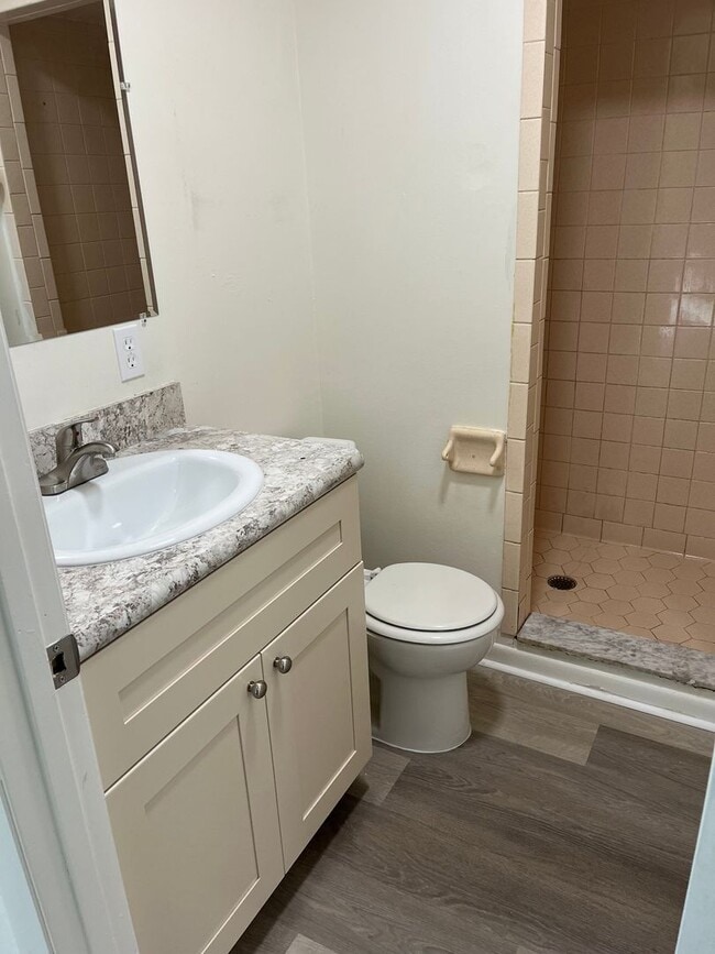 Building Photo - North Lakeland Apartment!