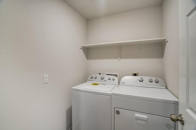 Building Photo - 521 Anconia Ct