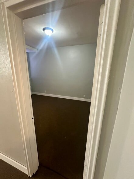 Building Photo - 85 Easton Ave