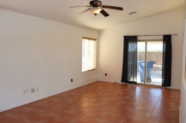 Building Photo - East Side 3 Bed 2 Bath Energy Efficient Pulte Home