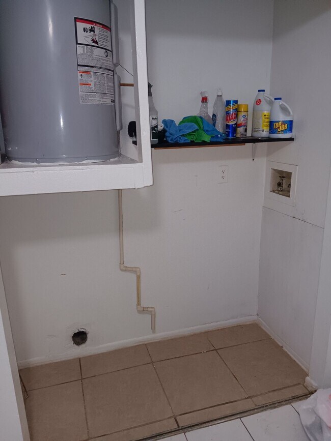 Building Photo - 5849 Crestmont St