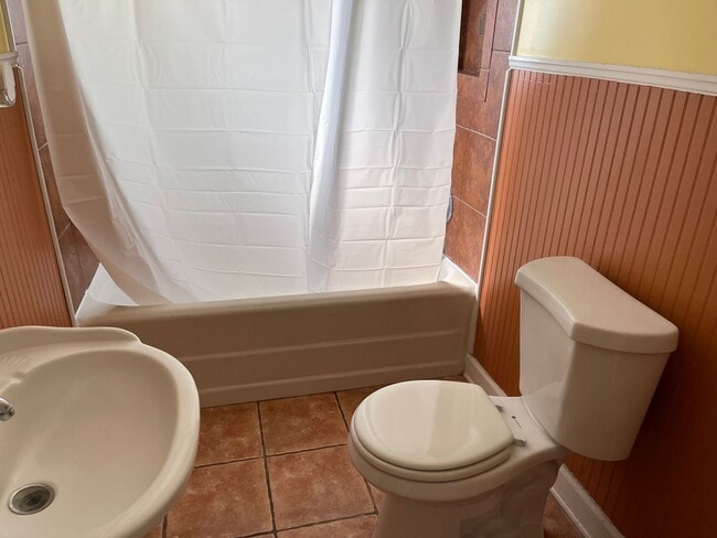 Building Photo - LAKE ELLA / MIDTOWN