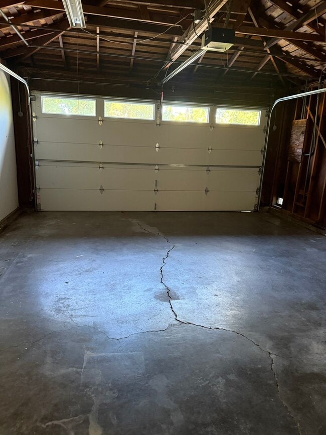 Building Photo - Spacious Waverly Park Home